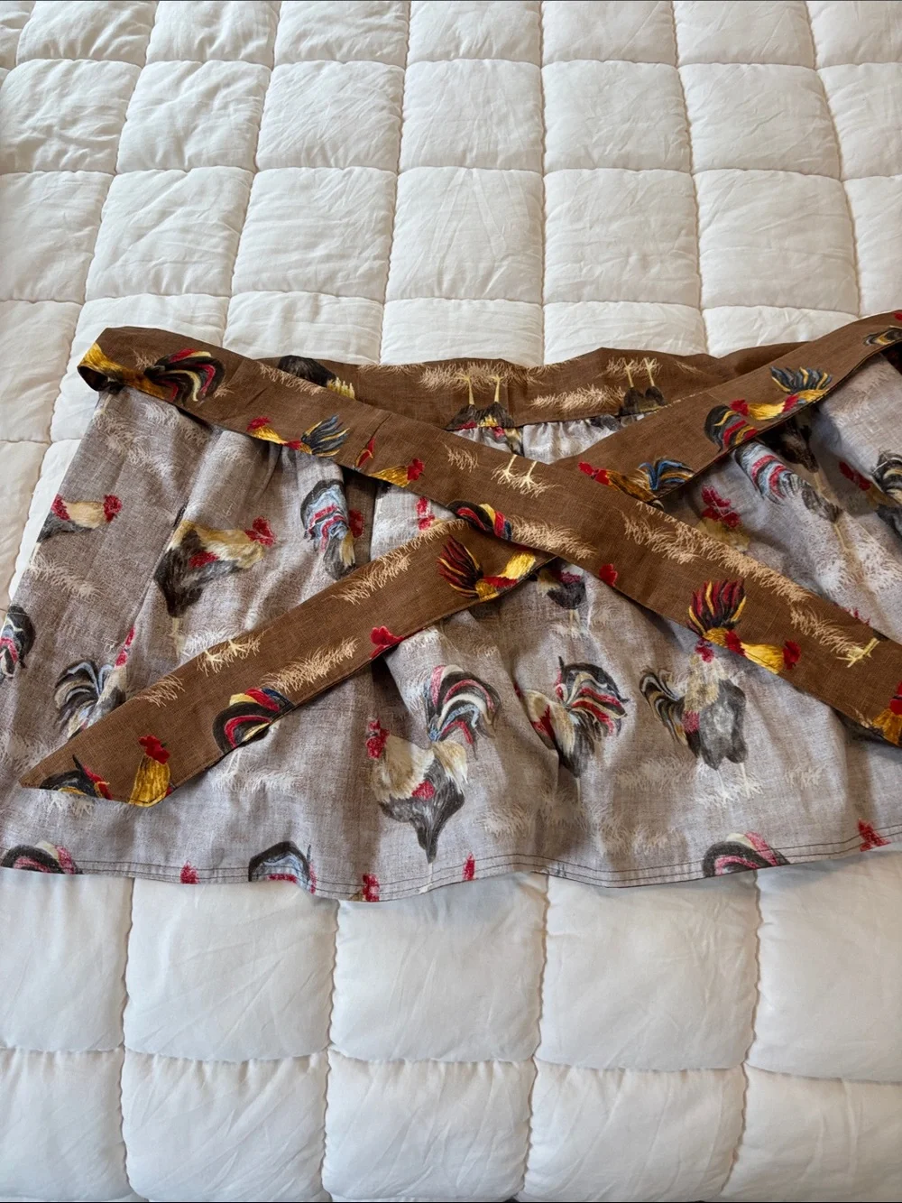 Apron egg collector Brown Rooster Print with Yellow Accent